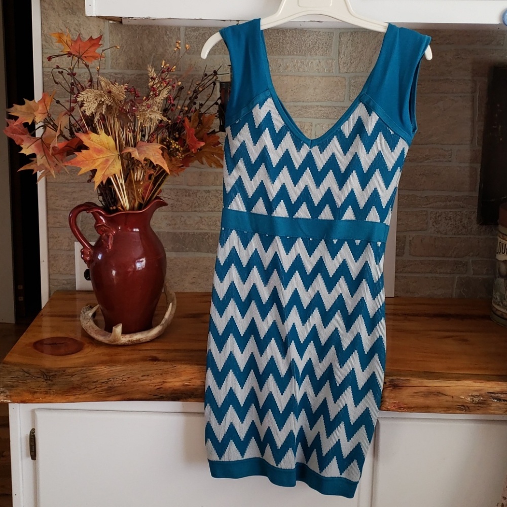 Dress - Picture 2 of 3